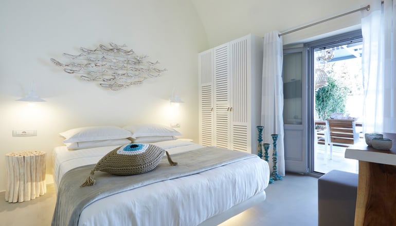 Eolia Kamari Villa