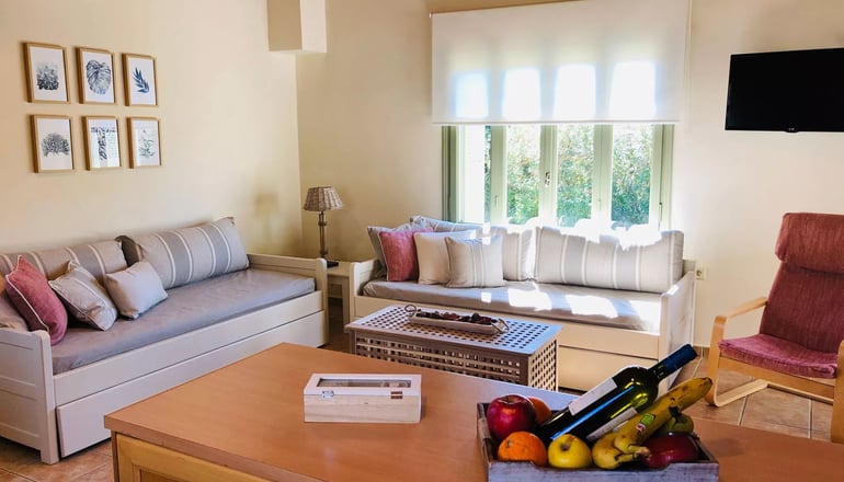 Lithos Stoupa Villas