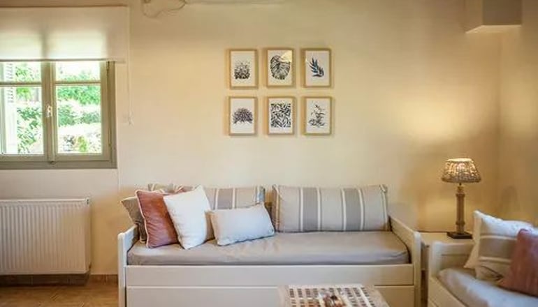 Lithos Stoupa Villas