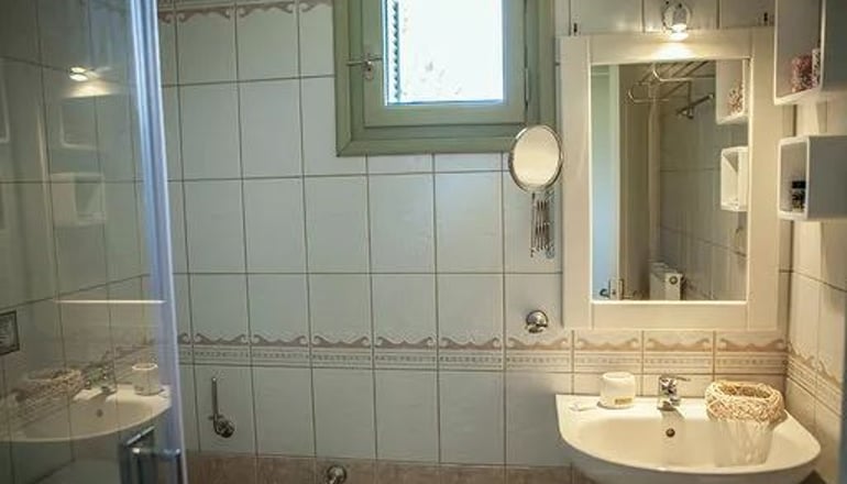 Lithos Stoupa Villas