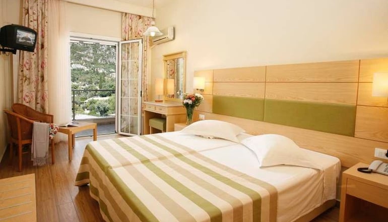 4* Akrotiri Beach Hotel