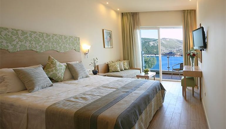 4* Akrotiri Beach Hotel