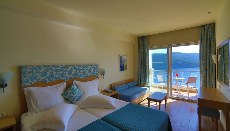 4* Akrotiri Beach Hotel