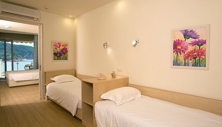 4* Akrotiri Beach Hotel