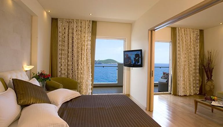 4* Akrotiri Beach Hotel