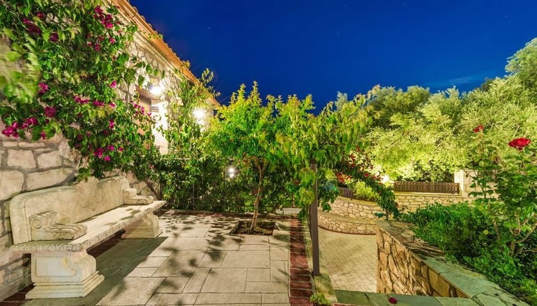 Agrikia Villa - Varvarigos Houses