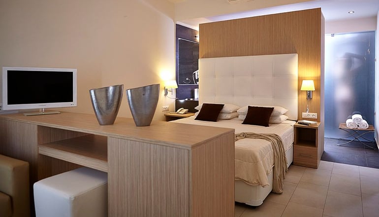 Orizontes Hotel & Villas Santorini