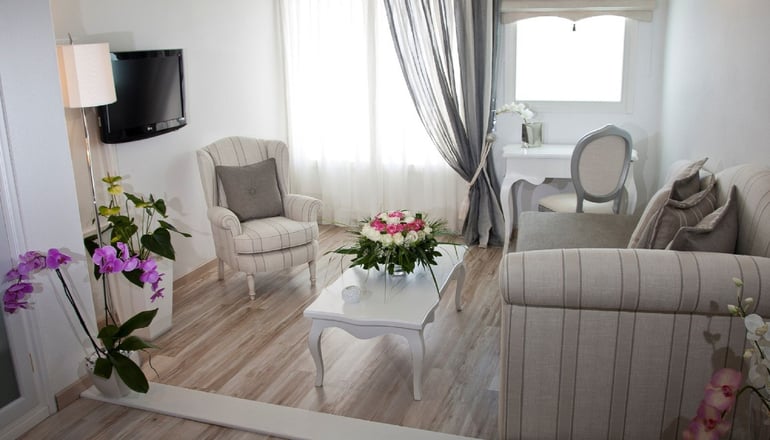 Delfini Hotel Santorini