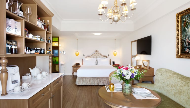 5* Legacy Gastro Suites