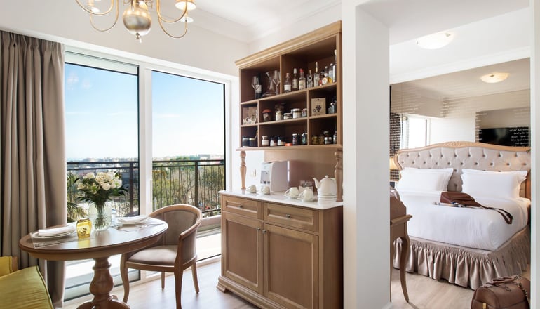 5* Legacy Gastro Suites