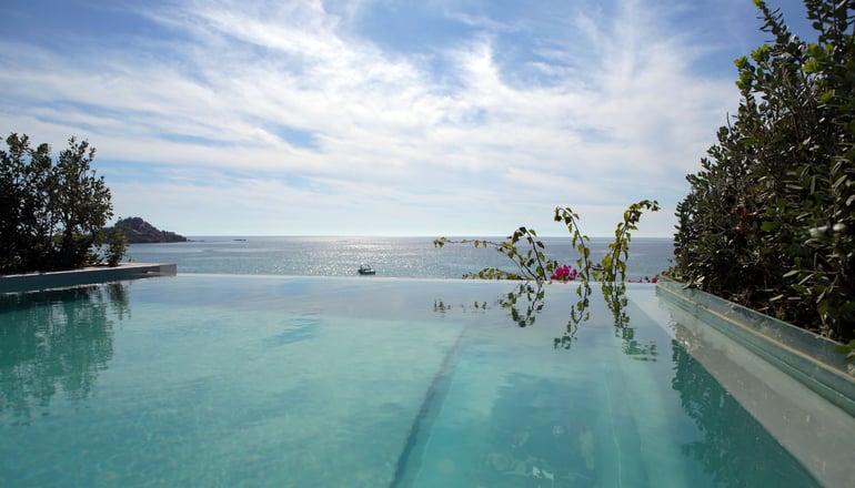 5* Mykonos Dove Beachfront Hotel