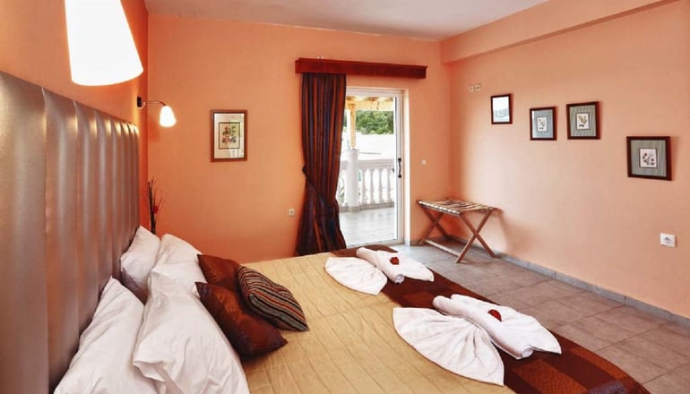 4* Rebecca's Village - Καρουσάδες, Κέρκυρα
