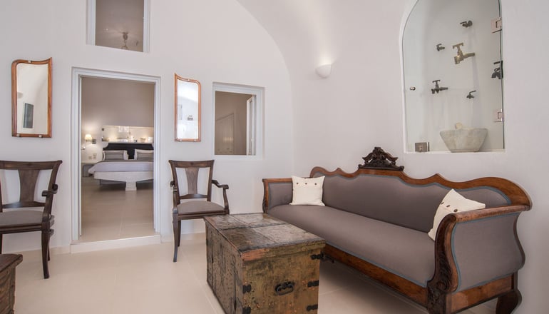 Dimitrios Cave House