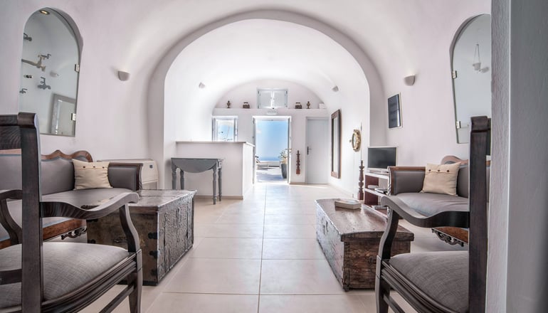 Dimitrios Cave House