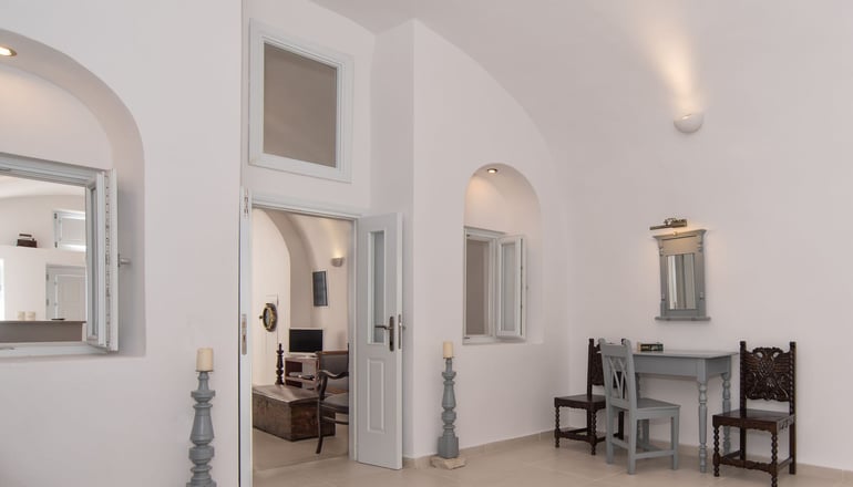 Dimitrios Cave House