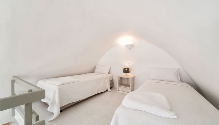 Kampanario Villa Santorini