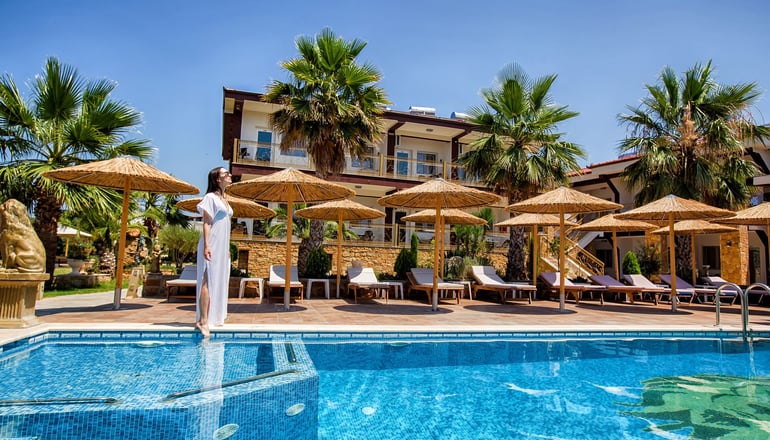 Greek Pride Hotel & Apartments - Παραλία Φούρκας, Χαλκιδική