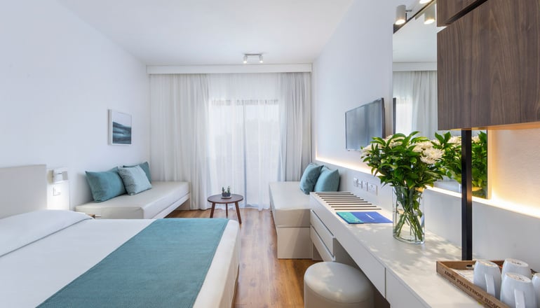 4* Louis Phaethon Beach