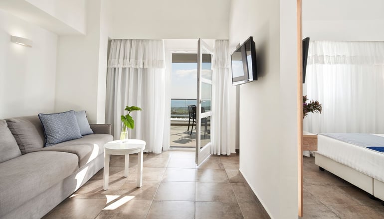 4* Aressana Spa Hotel & Suites