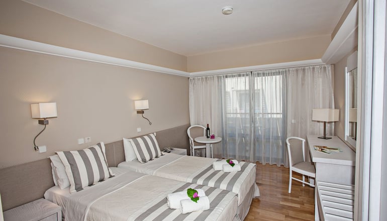 4* Pearl Beach