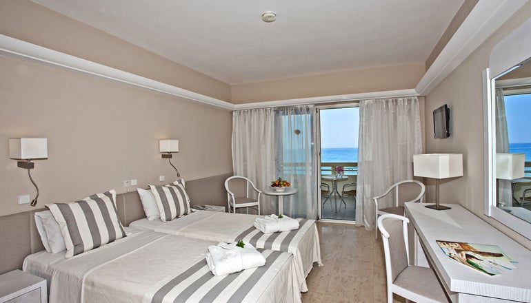 4* Pearl Beach
