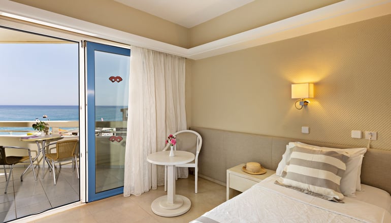 4* Pearl Beach