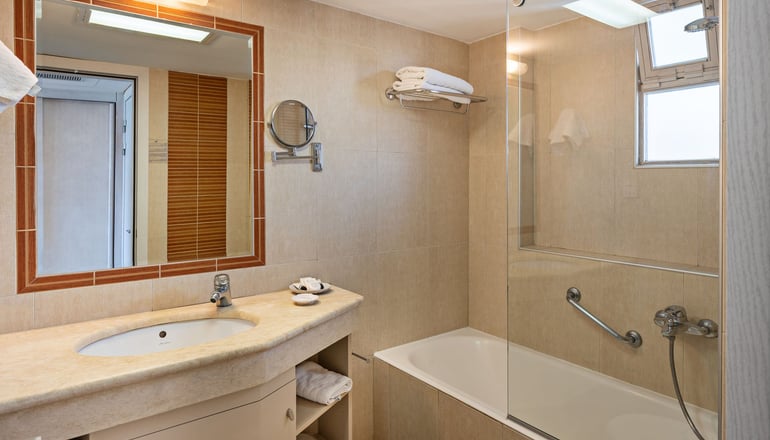 4* Pearl Beach