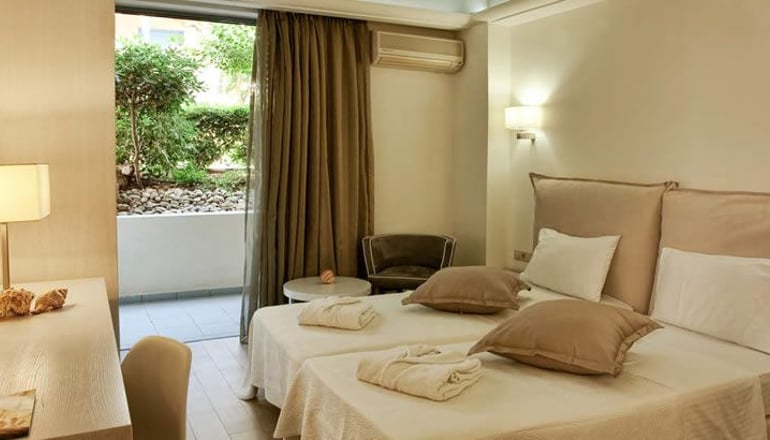 4* Pearl Beach