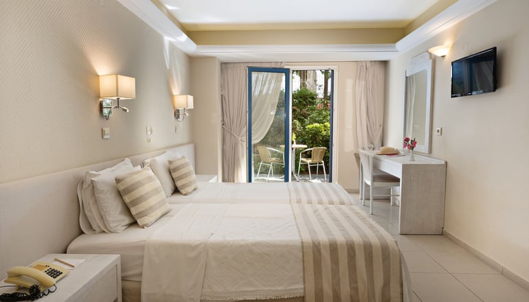 4* Pearl Beach
