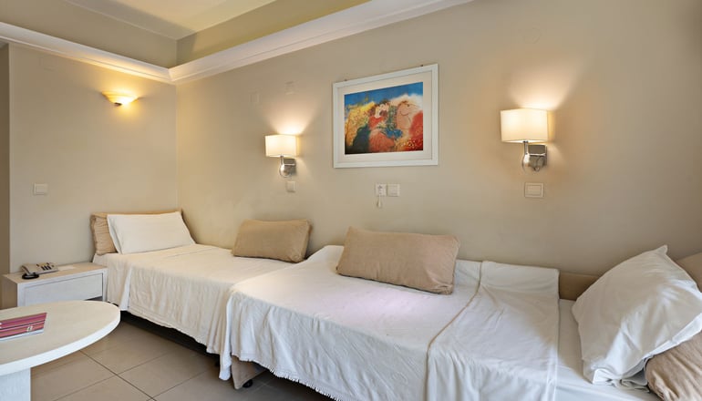 4* Pearl Beach