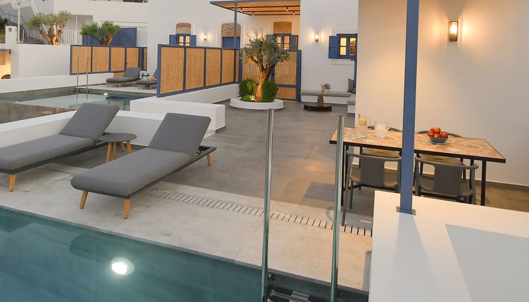 Kalathos Square Luxury Suites