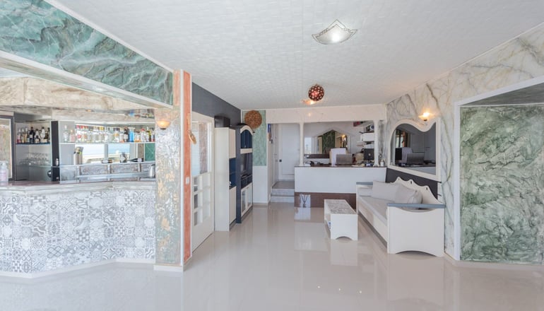 4* Korifi Suites Collection