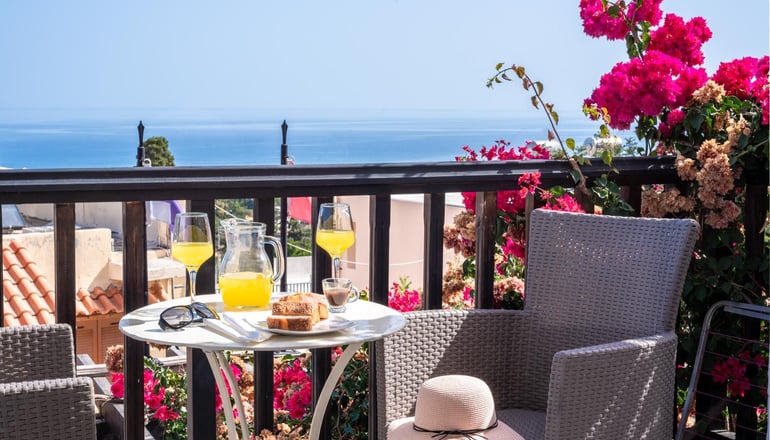 4* Korifi Suites Collection