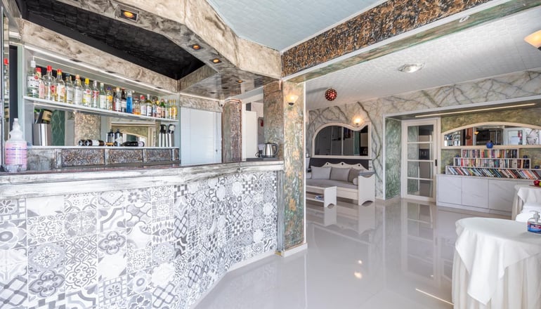 4* Korifi Suites Collection