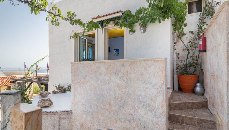 4* Korifi Suites Collection