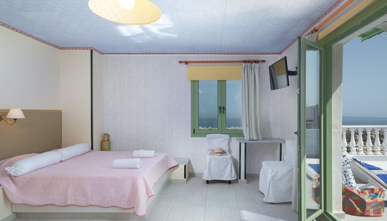 4* Korifi Suites Collection