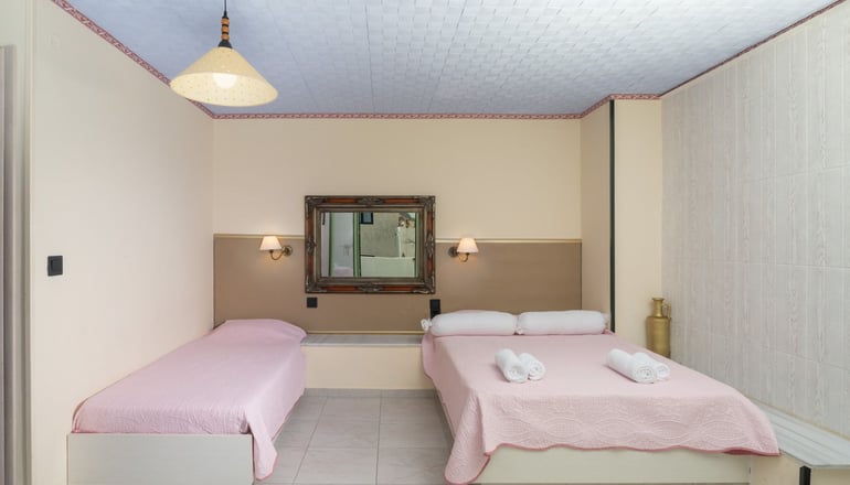 4* Korifi Suites Collection