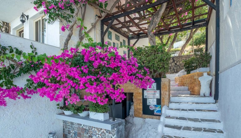 4* Korifi Suites Collection