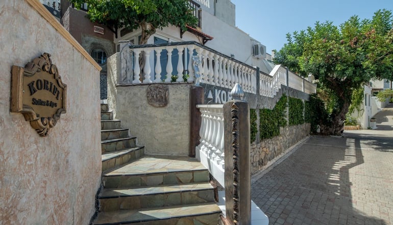 4* Korifi Suites Collection