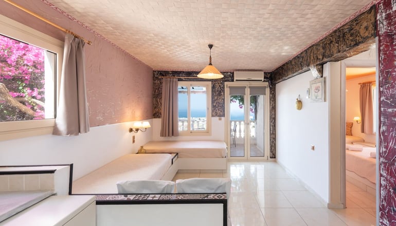 4* Korifi Suites Collection