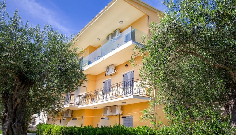 Passas Mare Apartments & Studios