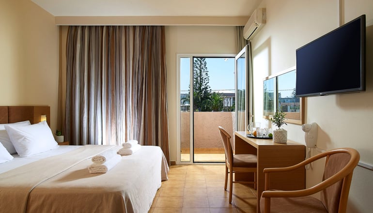 4* Malia Bay Beach Hotel & Bungalows