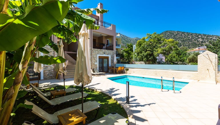 4* Pantheon Villas & Suites