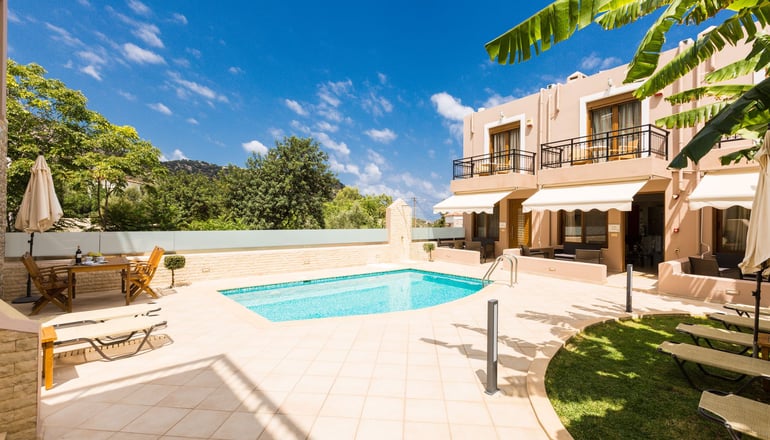 4* Pantheon Villas & Suites