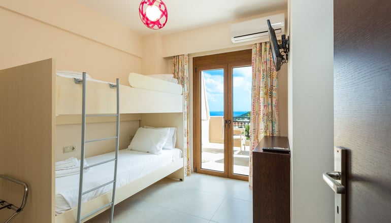 4* Pantheon Villas & Suites