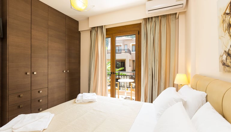 4* Pantheon Villas & Suites