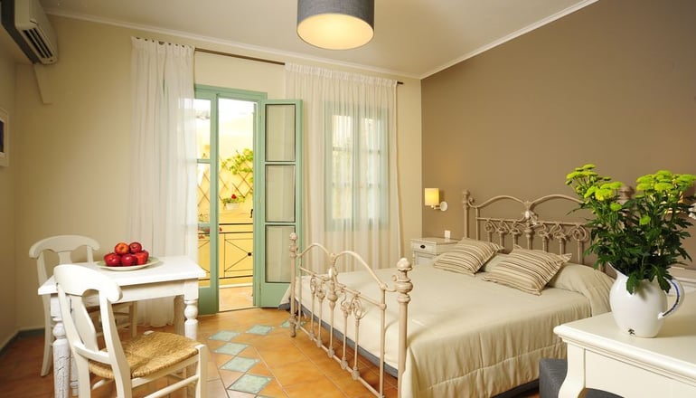 4* Mythos Suites Hotel