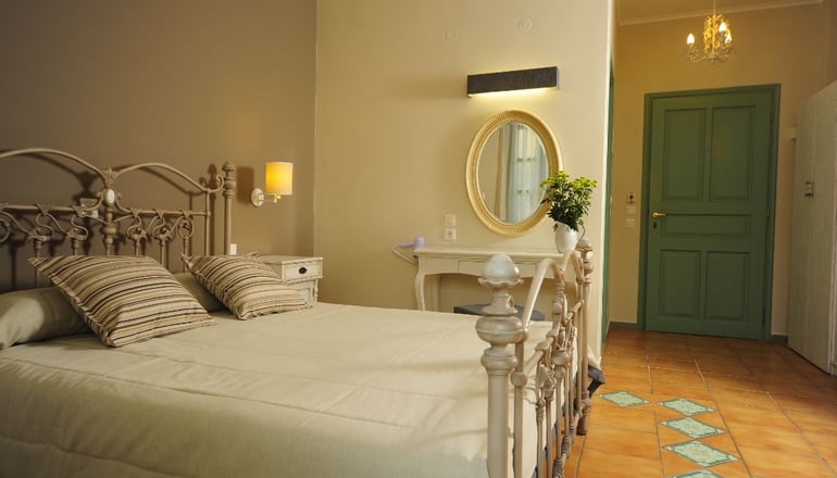 4* Mythos Suites Hotel