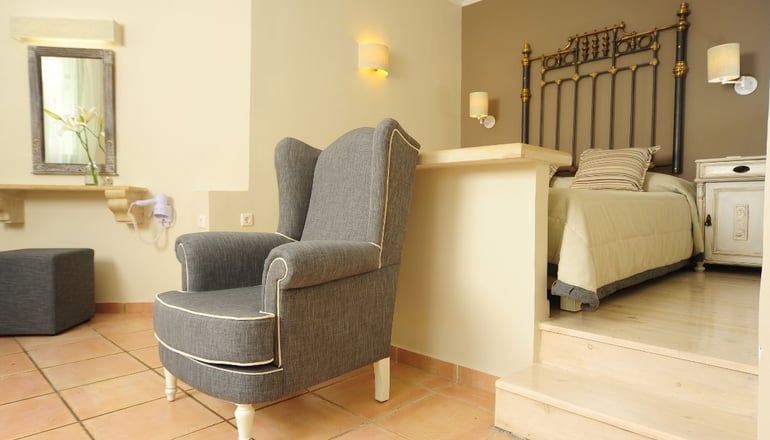 4* Mythos Suites Hotel