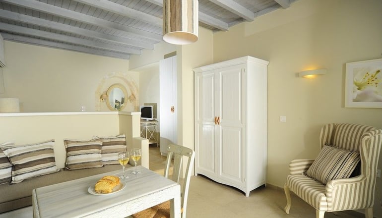 4* Mythos Suites Hotel